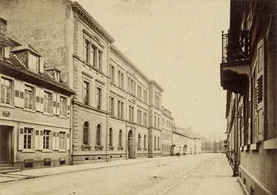 Das erste Mädchengymnasium Deutschlands in der Sophienstraße 14 in Karlsruhe